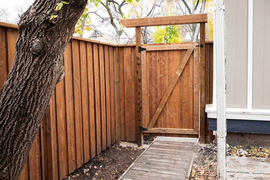 Privacy fence & arbour gates, Corydon